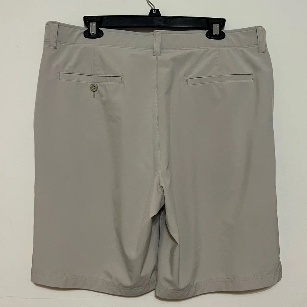 Grand Slam Performance Golf Shorts. Khaki  Size 38  J1